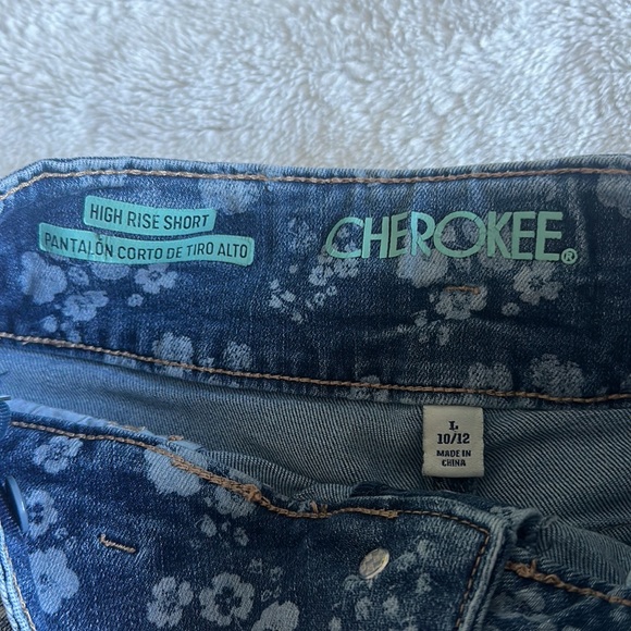 Cherokee High Rise Bleach Dyed Floral Denim Shorts Size 10/12 L (Girls) - Picture 3 of 4